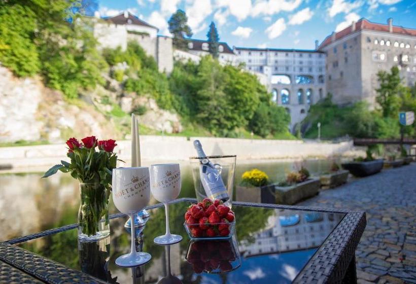 Garni Hotel Castle Bridge