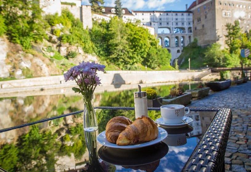 Garni Hotel Castle Bridge
