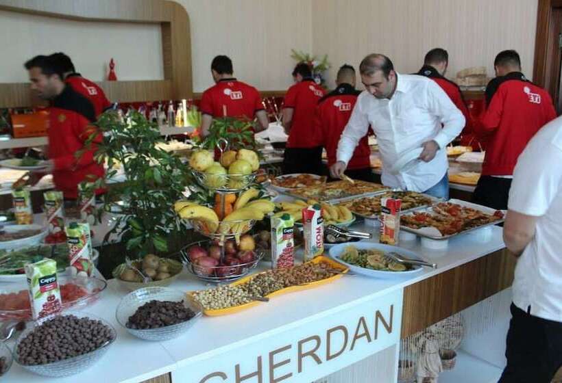 ホテル Gherdan Park