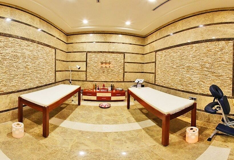 ホテル Gherdan Park