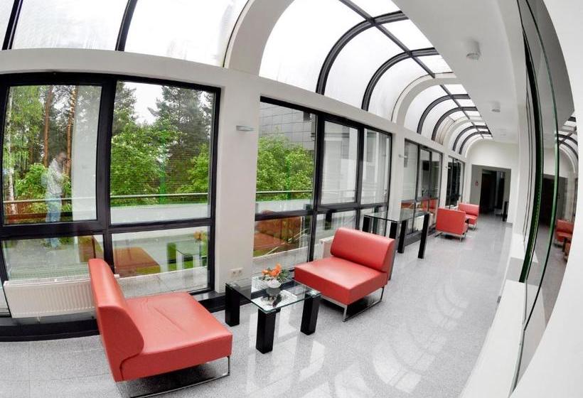 فندق Green Park Conference Centre