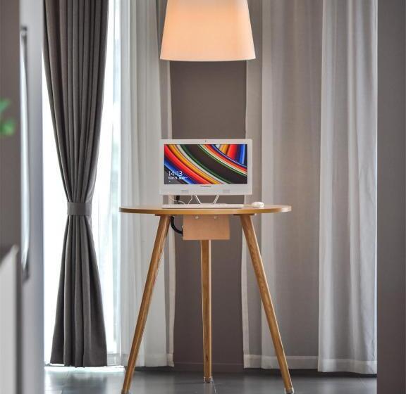 호텔 Home Inn Selected Nanjing Xuanwu Lake New Model Road Subway Station