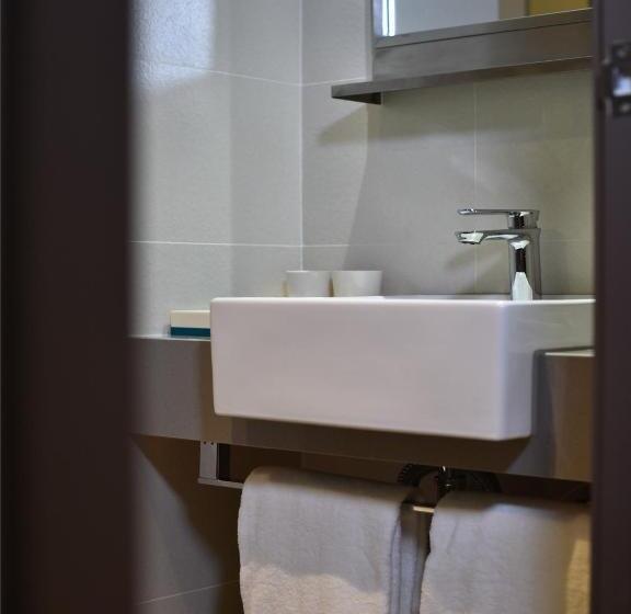 בית מלון כפרי Home Inn Selected Nanjing Xuanwu Lake New Model Road Subway Station