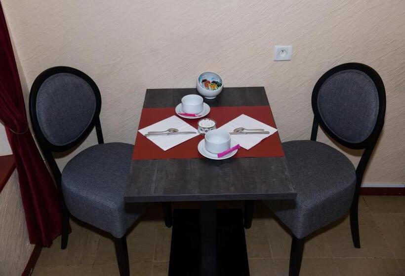 Отель Hôtel Le Stanislas