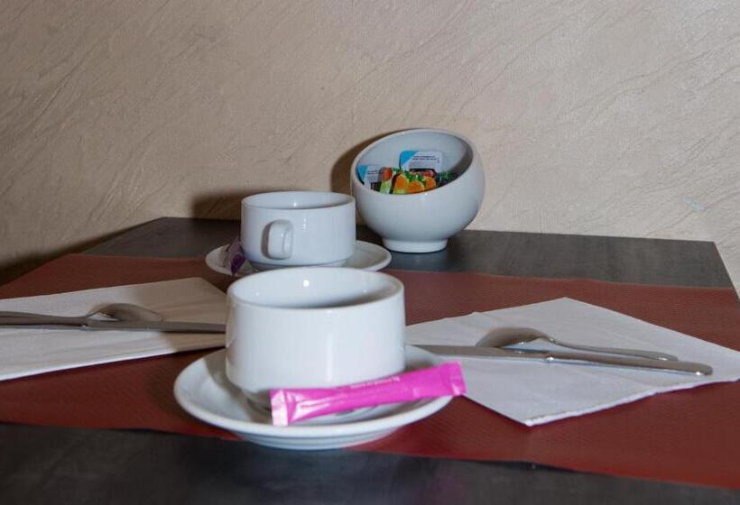 Отель Hôtel Le Stanislas