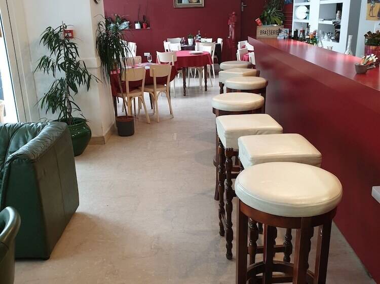 호텔 Hôtel Restaurant Les Oceanides