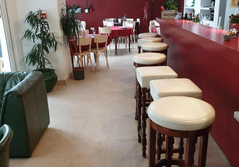 호텔 Hôtel Restaurant Les Oceanides