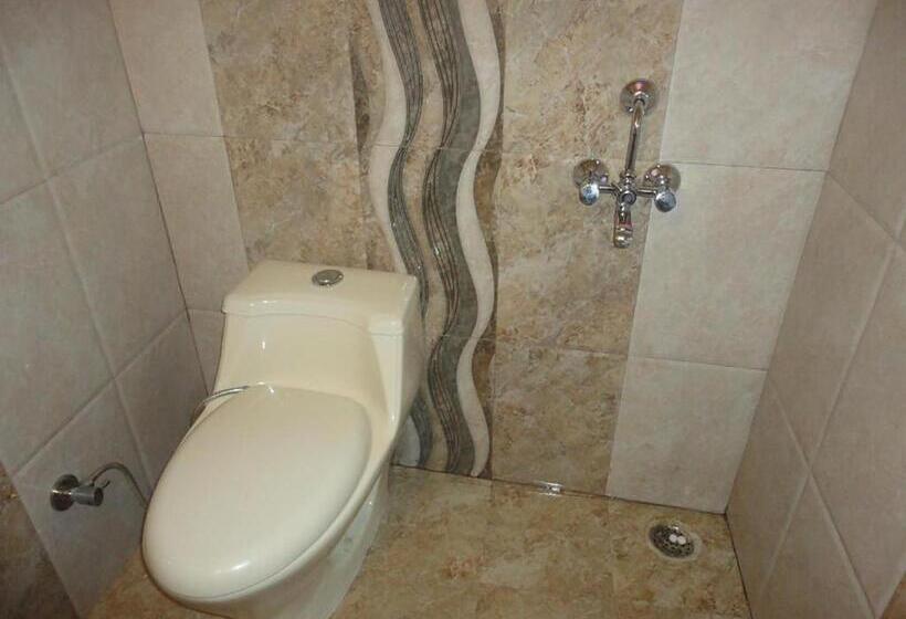 בית מלון כפרי Dom S At Mall Road, Mussoorie