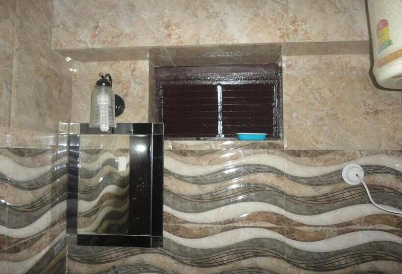 בית מלון כפרי Dom S At Mall Road, Mussoorie