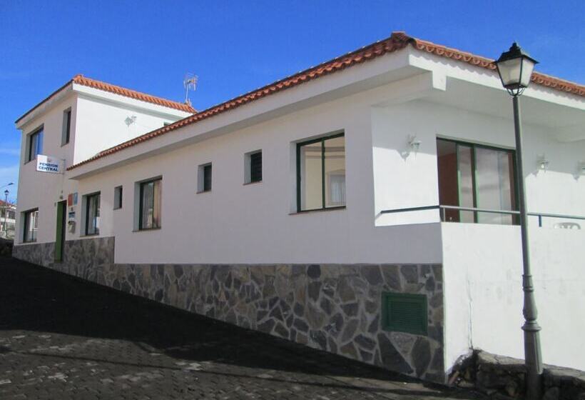 בית מלון כפרי La Palma Hostel By Pension Central