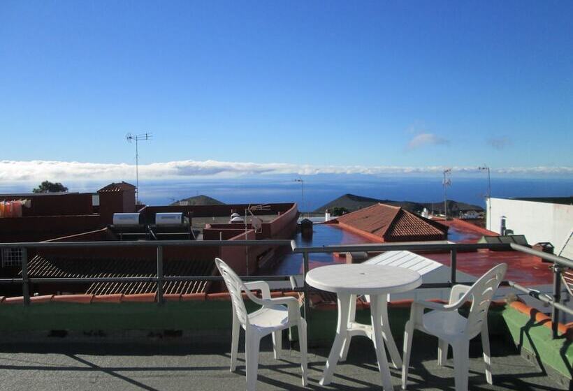 בית מלון כפרי La Palma Hostel By Pension Central