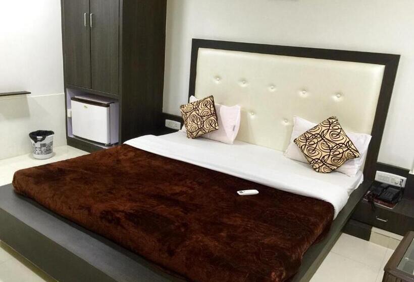 Отель Nova Cross Road