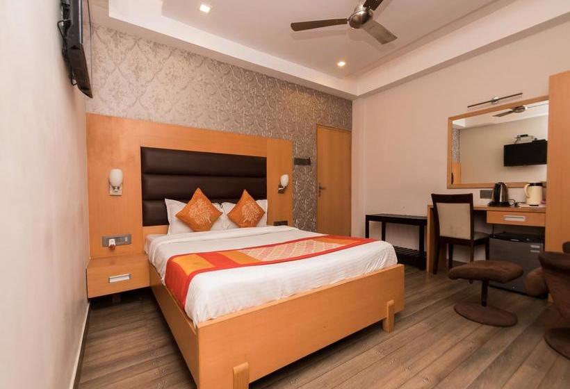 בית מלון כפרי Oyo 3363 Near Sarat Bose Road