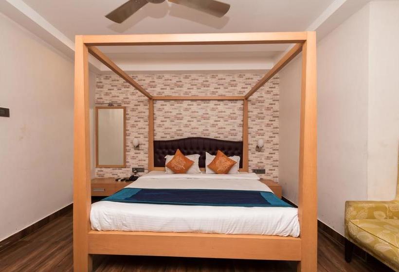 בית מלון כפרי Oyo 3363 Near Sarat Bose Road