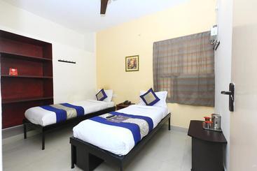 Fotos del hotel Oyo 3860 Apartment Jls Gruha:  22