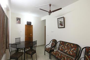 Fotos del hotel Oyo 3860 Apartment Jls Gruha:  16
