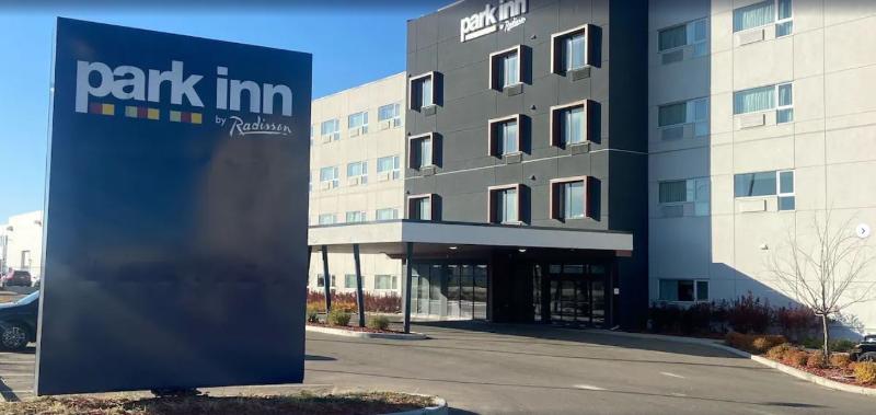 فندق Park Inn By Radisson Edmonton Airport