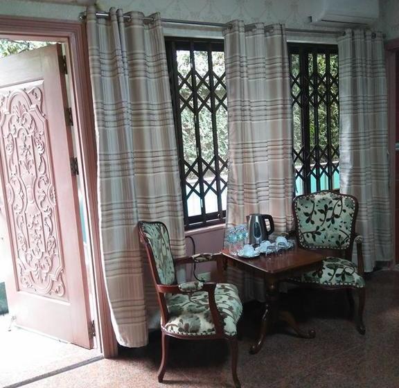 Hotel Sang yoo mountain view tagaytay   Taal Lake View