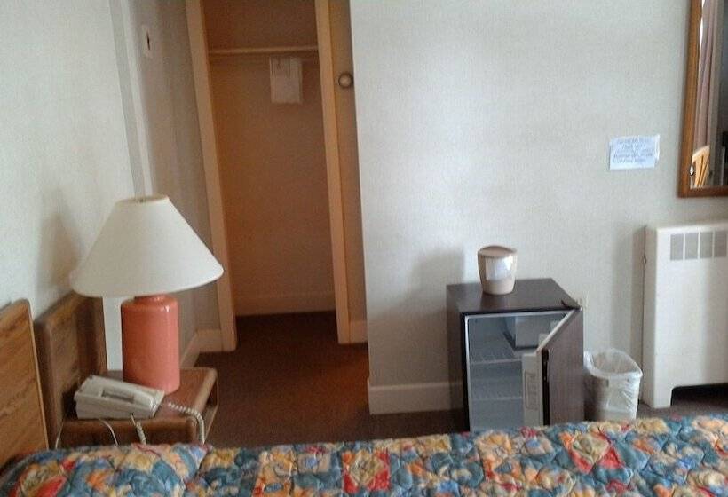 فندق Spruceglen Inn