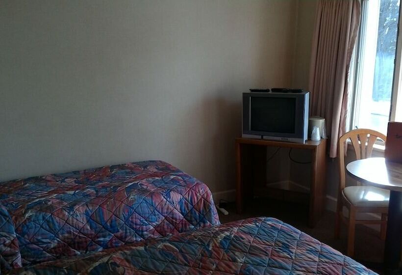 فندق Spruceglen Inn