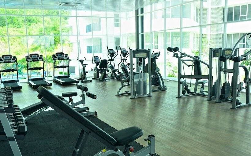 Отель Sri Beverly Hills Near Klia & Klia2 & F1