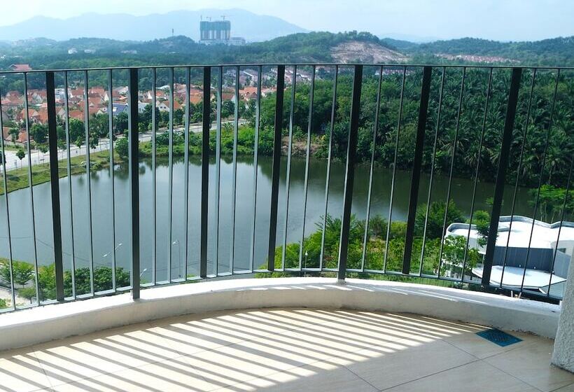 Отель Sri Beverly Hills Near Klia & Klia2 & F1