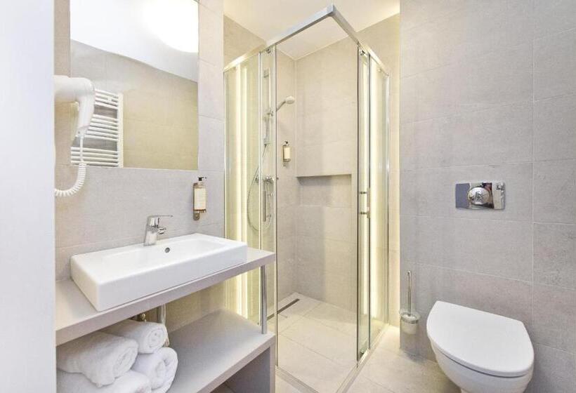 هتل Villa 21 By Victus