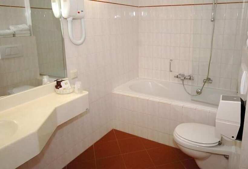 בית מלון כפרי Villa Flora