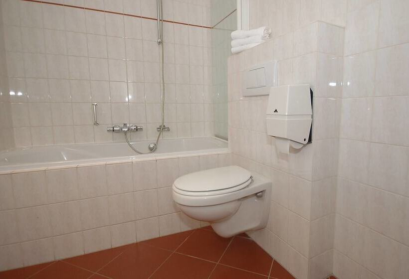 בית מלון כפרי Villa Flora