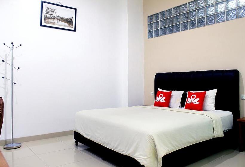 בית מלון כפרי Zen Rooms Lengkong Besar