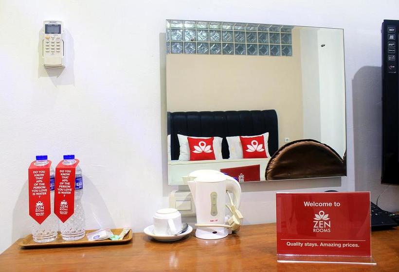 בית מלון כפרי Zen Rooms Lengkong Besar