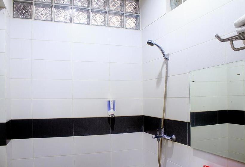 בית מלון כפרי Zen Rooms Lengkong Besar