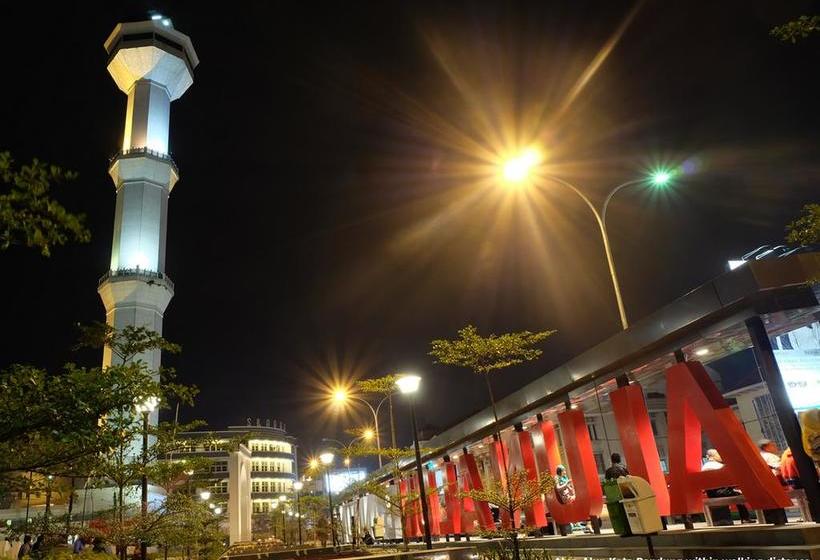 בית מלון כפרי Zen Rooms Lengkong Besar