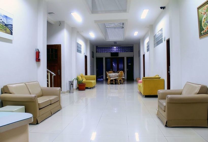 בית מלון כפרי Zen Rooms Lengkong Besar