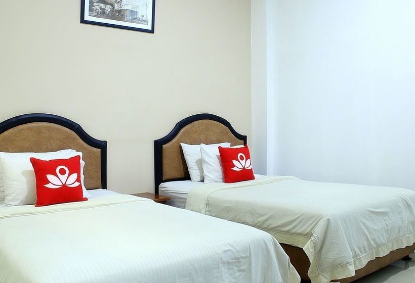 בית מלון כפרי Zen Rooms Lengkong Besar