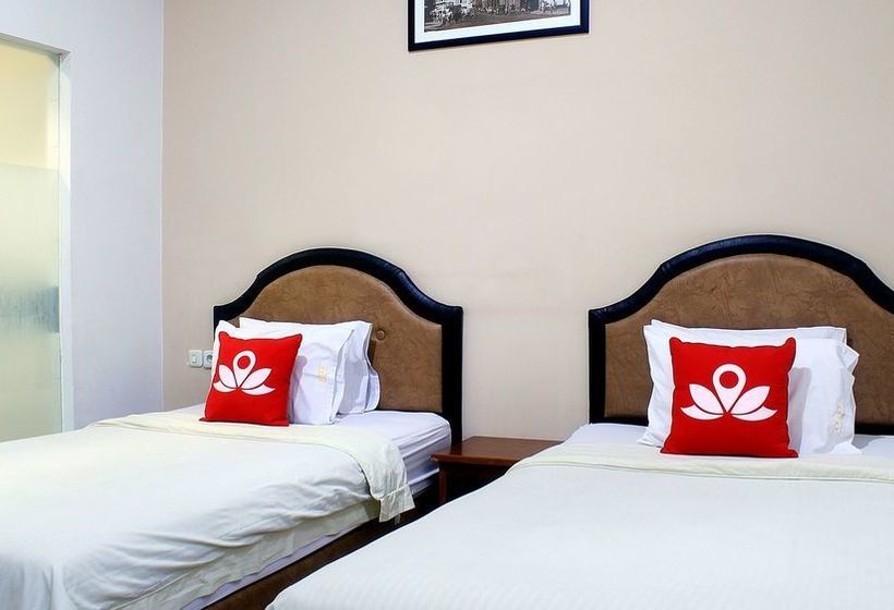 בית מלון כפרי Zen Rooms Lengkong Besar