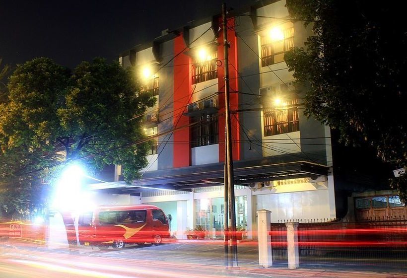 בית מלון כפרי Zen Rooms Lengkong Besar