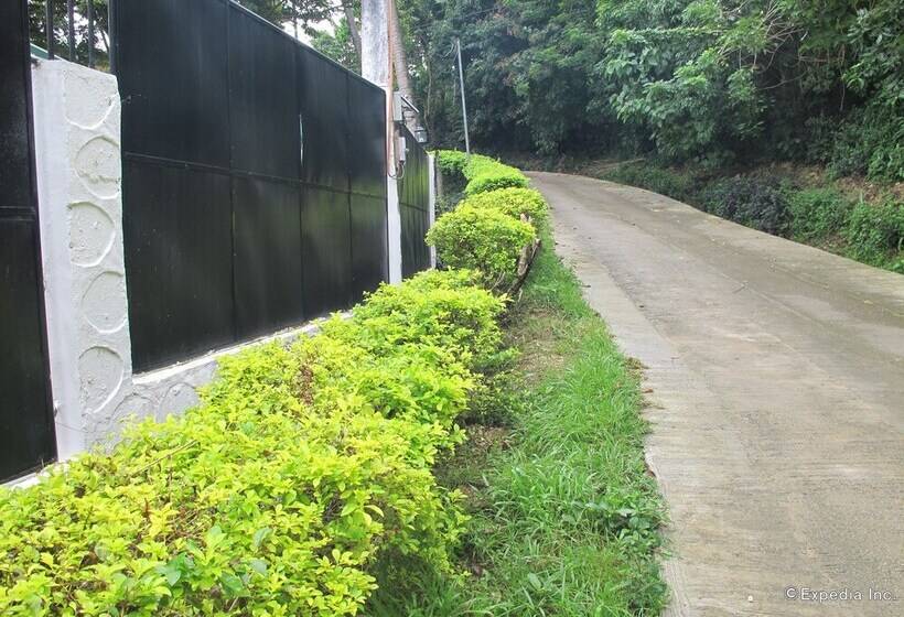 پانسیون Seahorse Villa