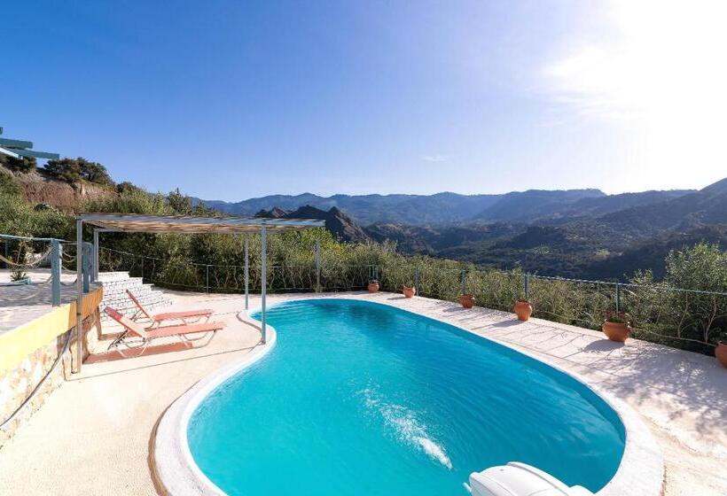 Sarakinas Residences