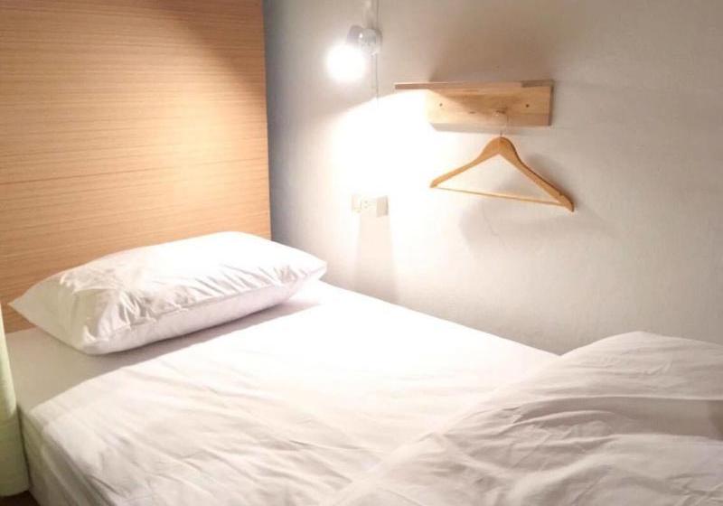 Sook Cafe And Youth Hostel