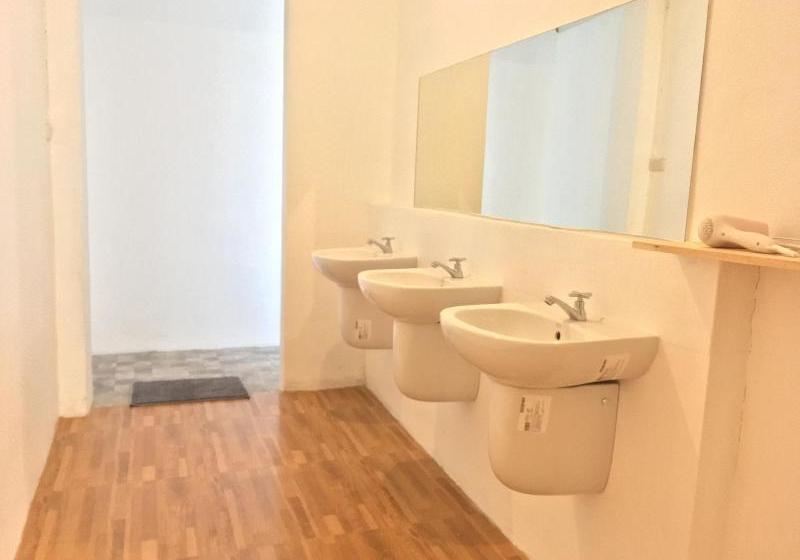 Sook Cafe And Youth Hostel