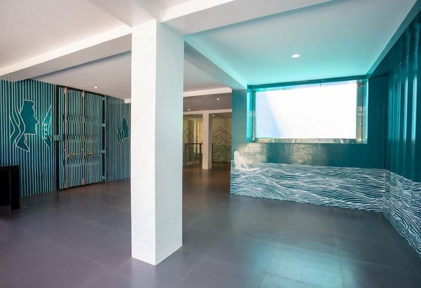 הוסטל Chillax Boracay