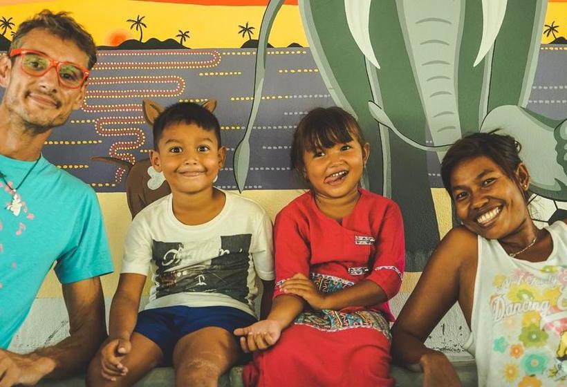 Dancing Elephant Beach Club Hostel