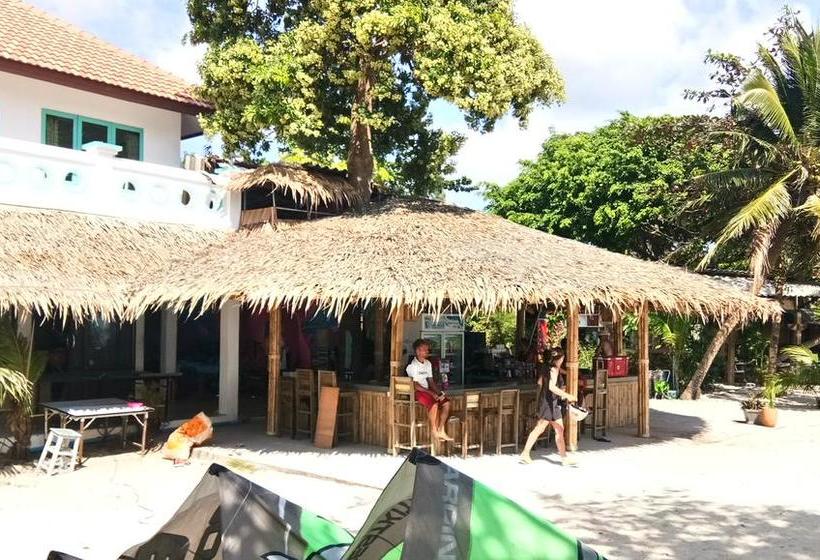 Dancing Elephant Beach Club Hostel