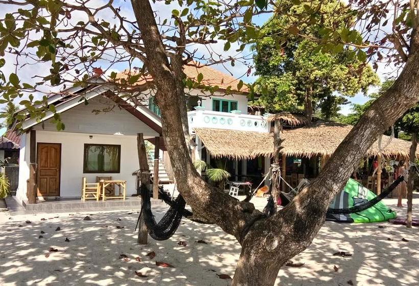 Dancing Elephant Beach Club Hostel