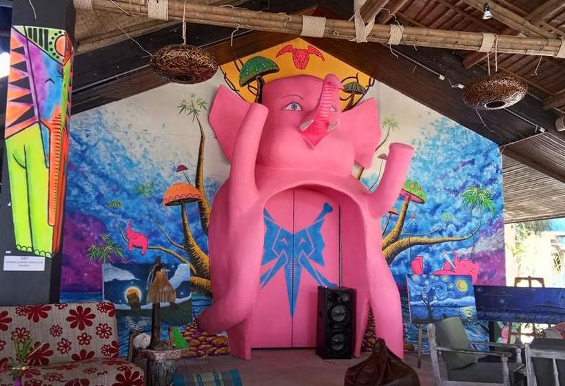Dancing Elephant Beach Club Hostel