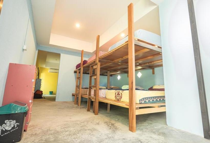 Dancing Elephant Beach Club Hostel