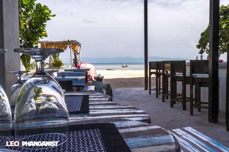 Dancing Elephant Beach Club Hostel