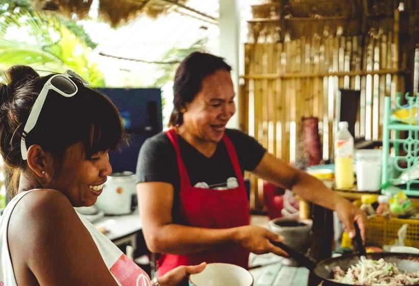 Dancing Elephant Beach Club Hostel