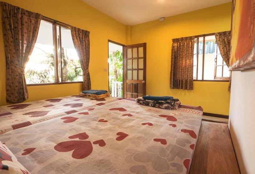 Dancing Elephant Beach Club Hostel